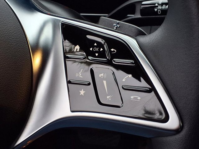 Used 2025 Mercedes-Benz GLC 300 image 11