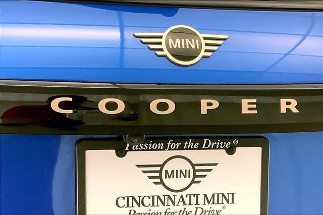 Certified 2025 MINI Cooper 2-Door Hardtop image 7