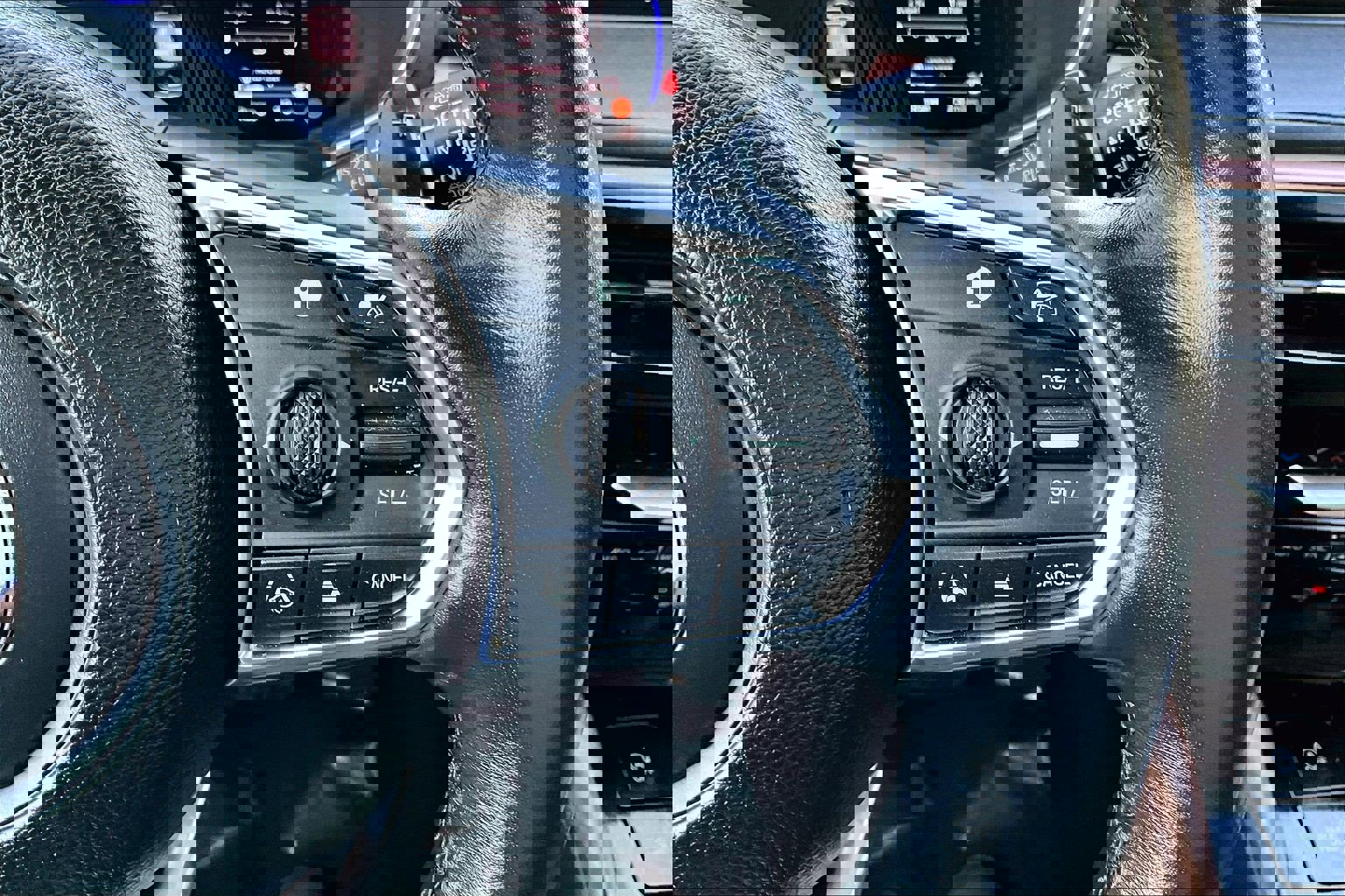 Used 2023 Acura MDX SH-AWD w/ Technology Package image 18