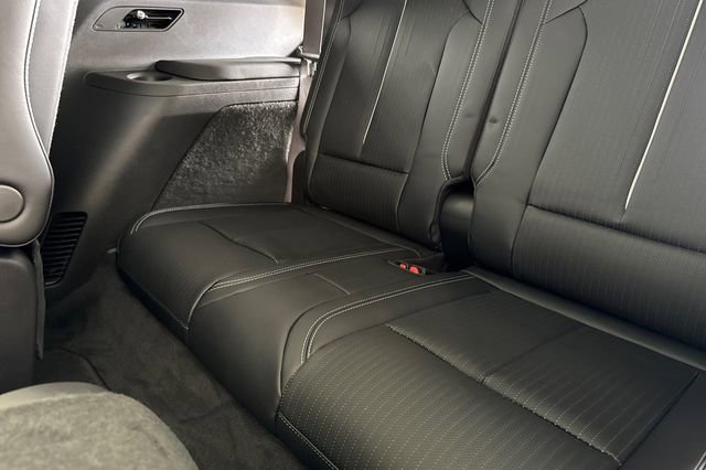 New 2026 Cadillac Vistiq Luxury w/ LPO, Floor Liner Package image 15