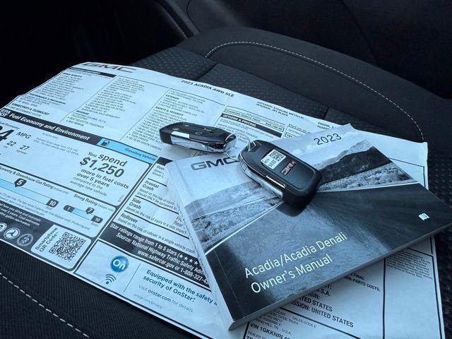 Used 2023 GMC Acadia SLE w/ Driver Convenience Package image 33