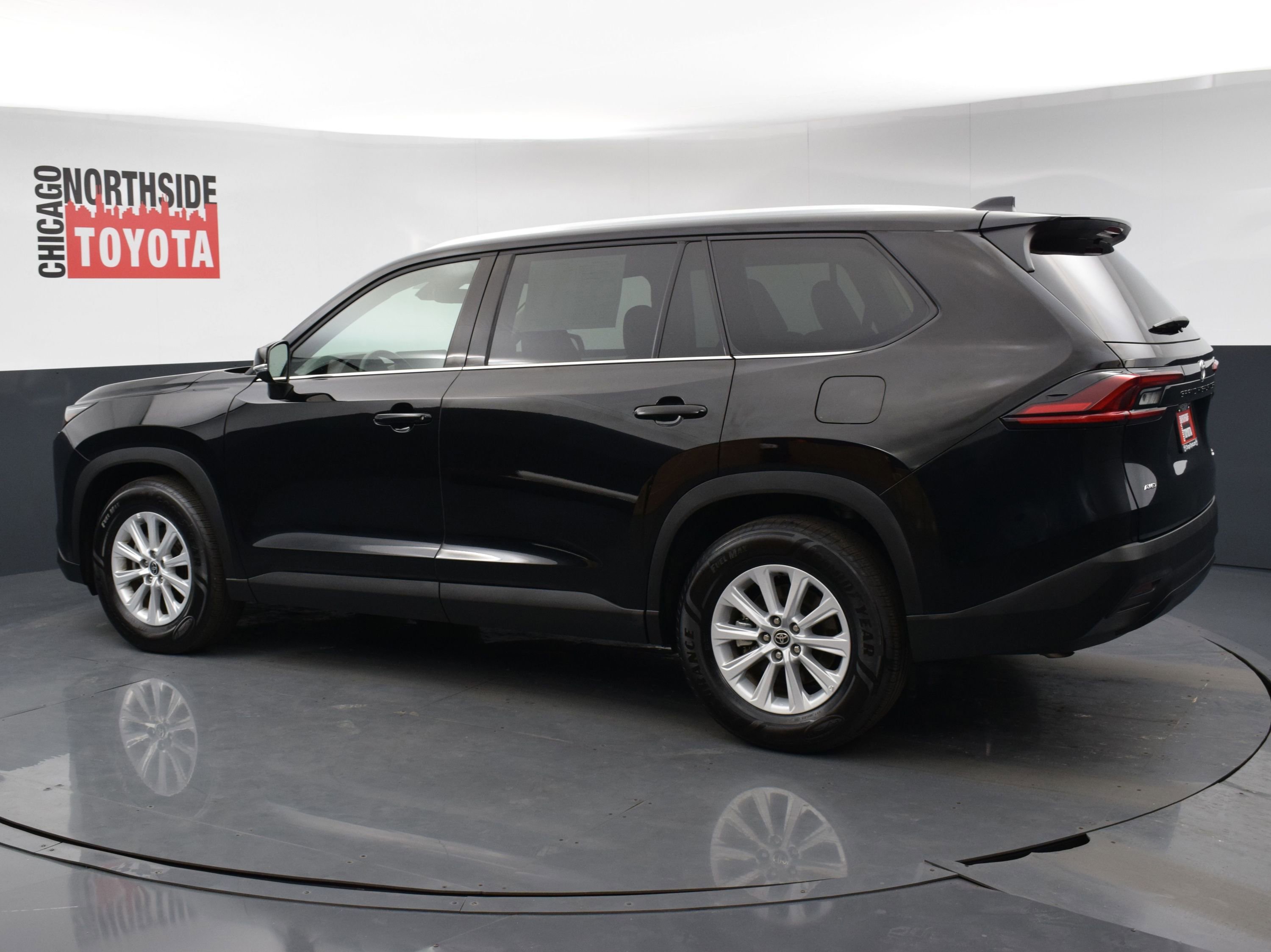Used 2025 Toyota Grand Highlander AWD image 2