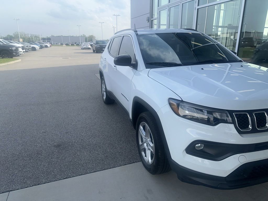 Used 2023 Jeep Compass Latitude image 3