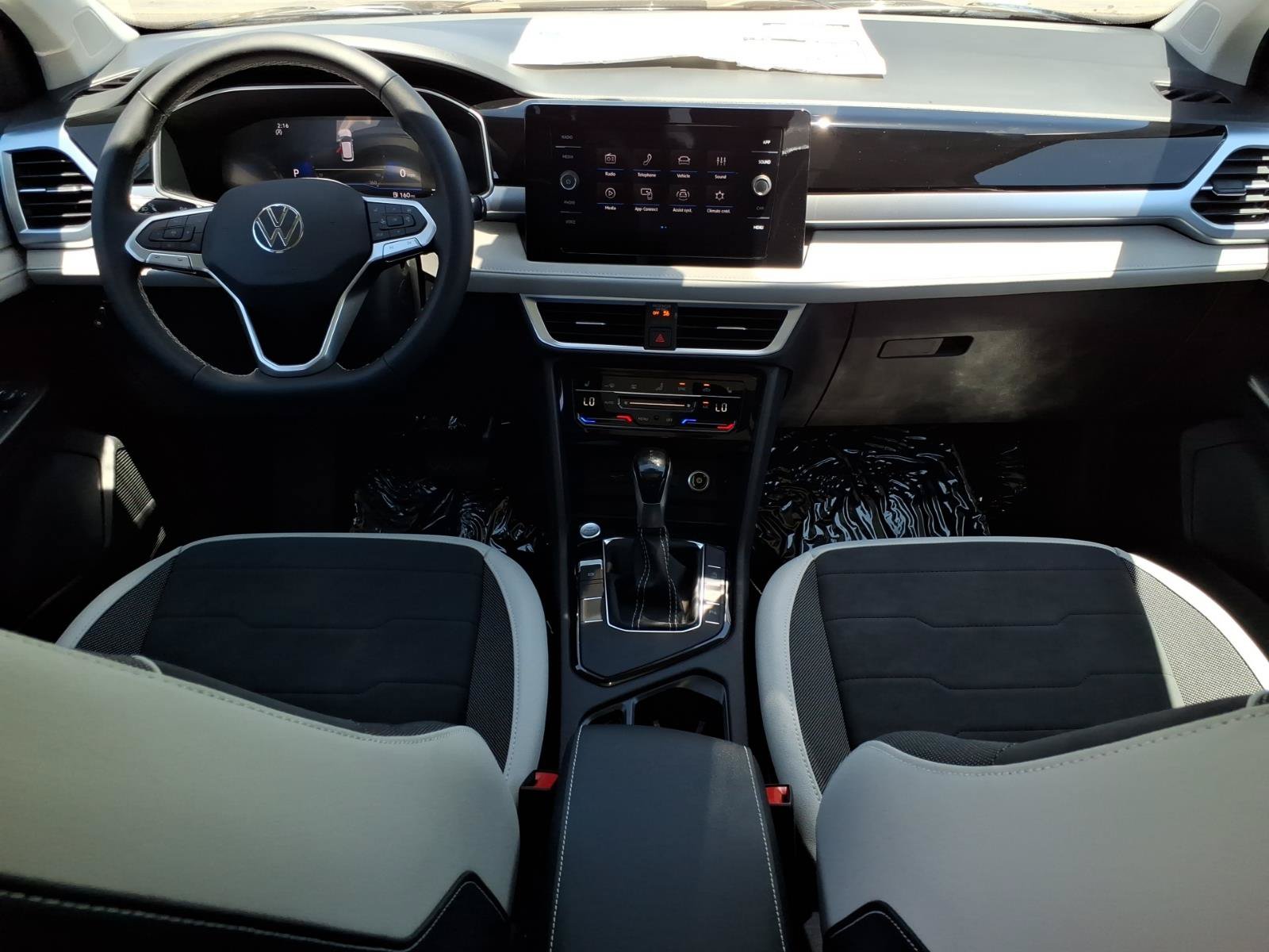 New 2026 Volkswagen Taos SE FWD image 16