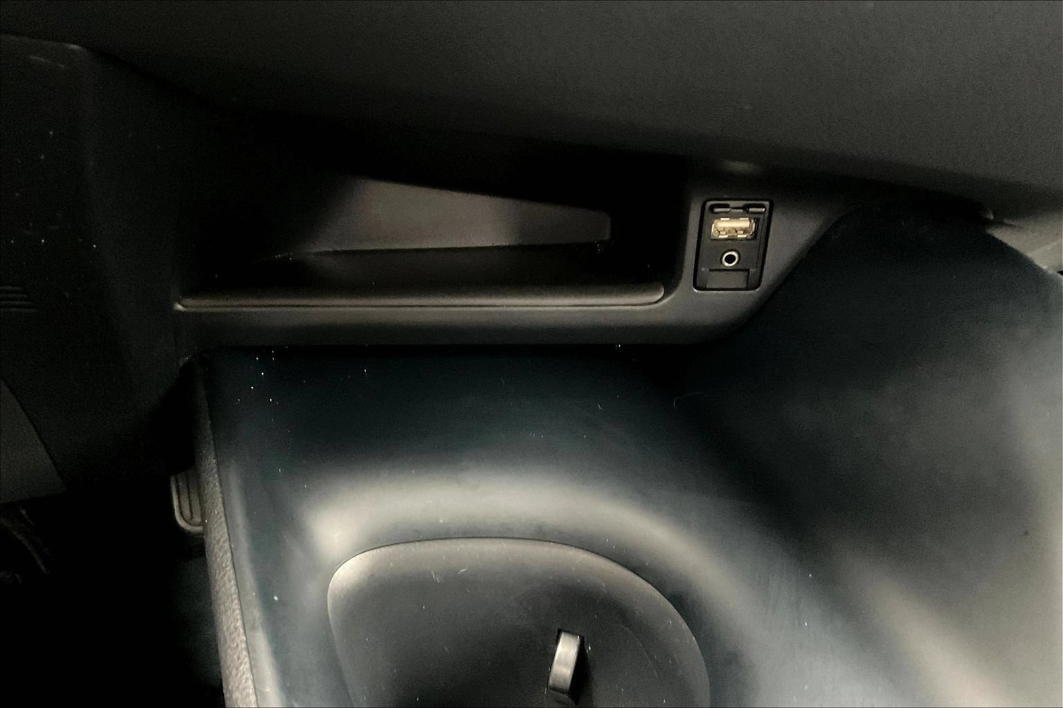 Used 2019 Toyota C-HR LE FWD image 15