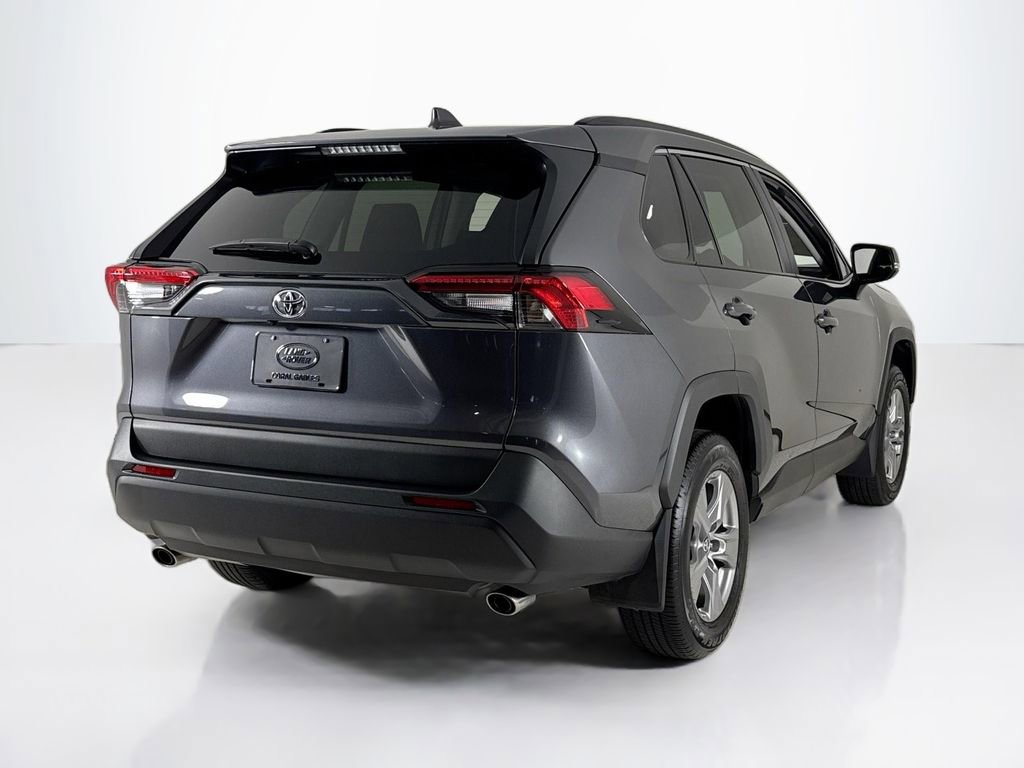 Used 2024 Toyota RAV4 XLE AWD/4WD image 5
