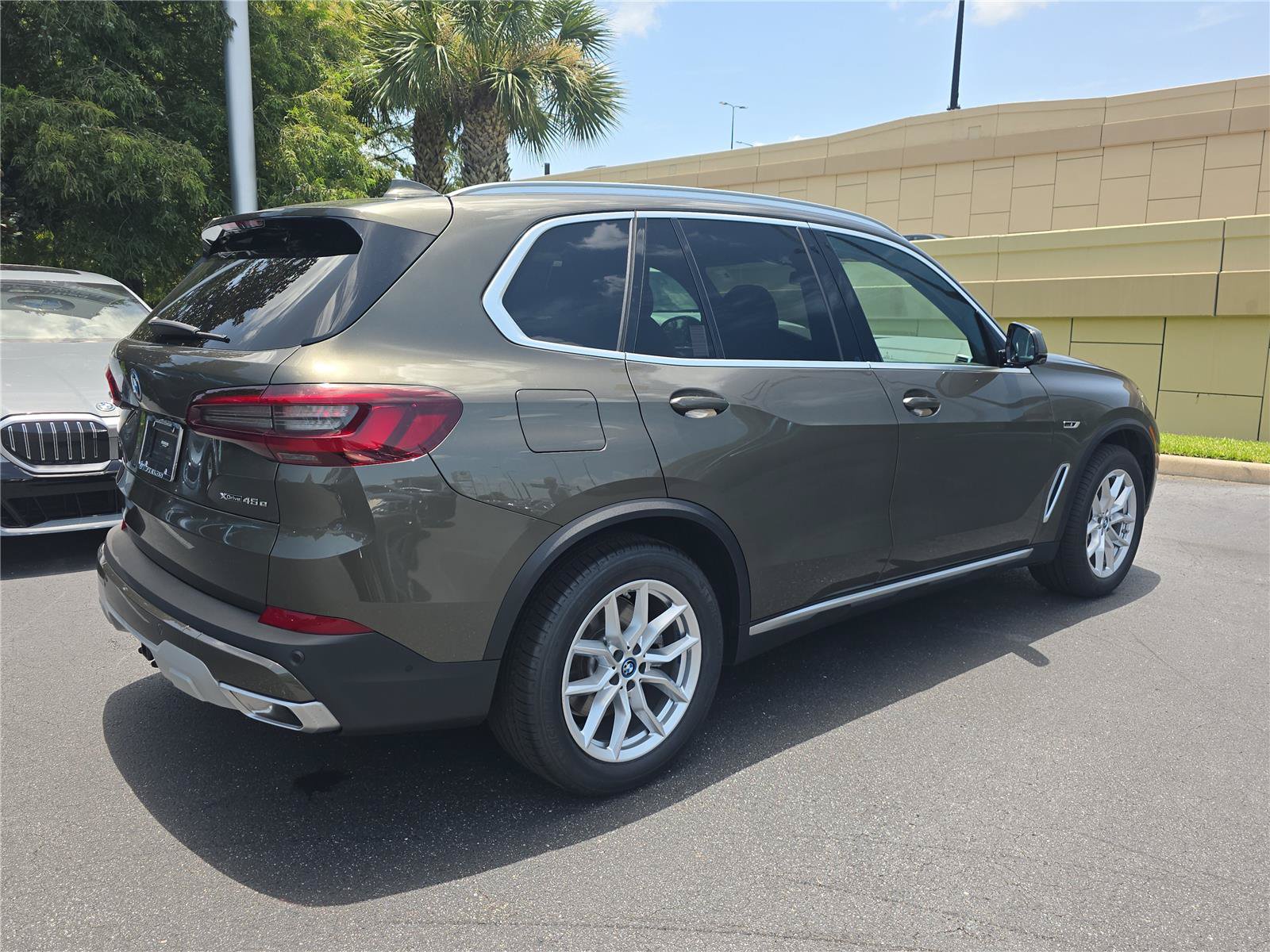 Used 2023 BMW X5 xDrive45e w/ Climate Comfort Package AWD/4WD image 2