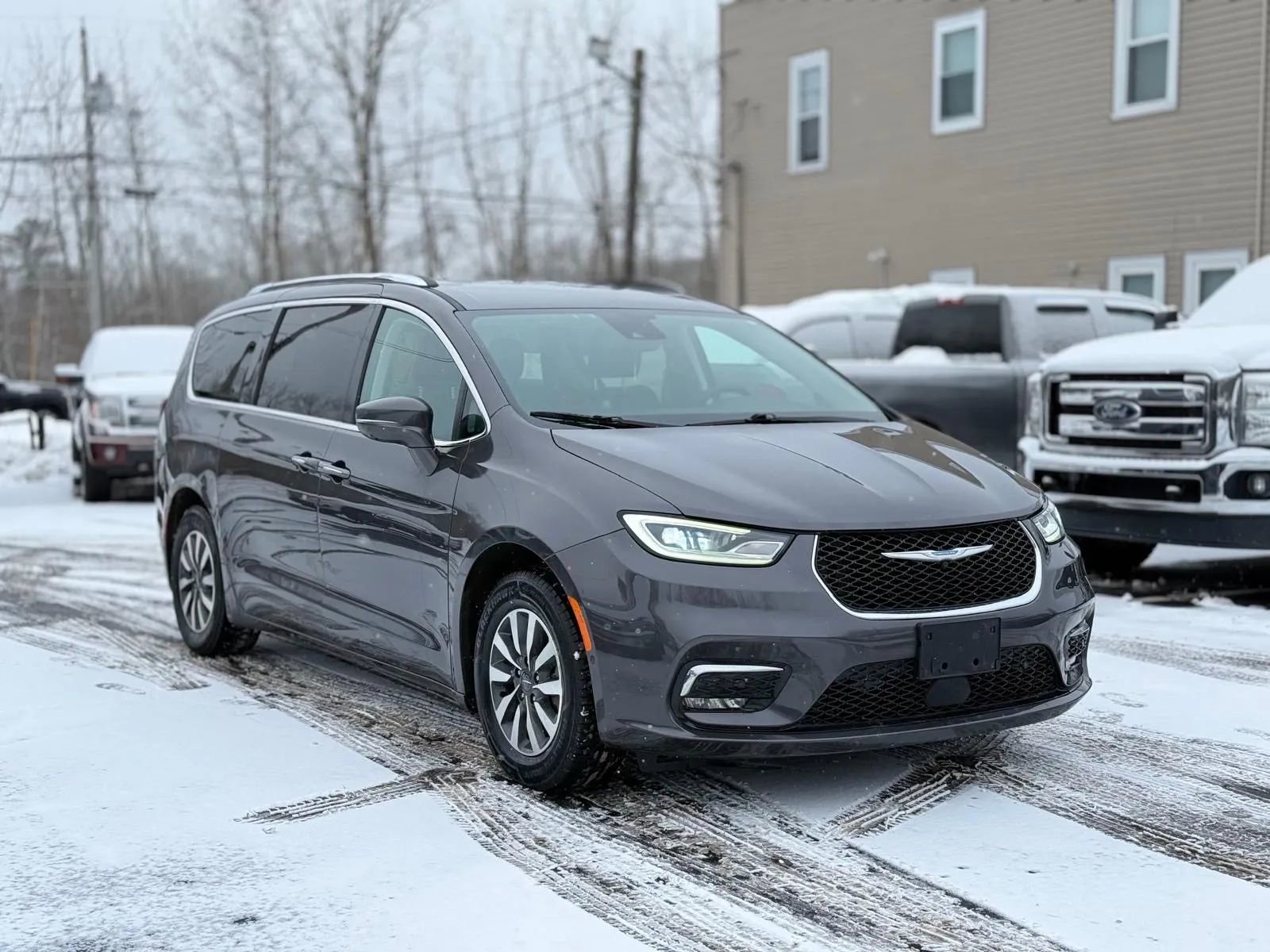 Used 2021 Chrysler Pacifica Touring-L image 3