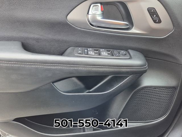 Used 2025 Chrysler Pacifica Select image 34