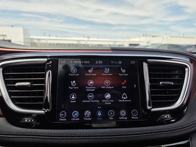 Used 2020 Chrysler Pacifica Limited FWD image 27