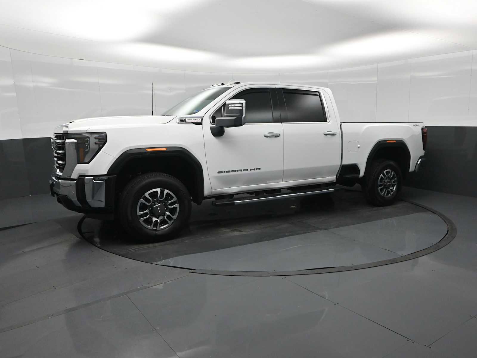 Used 2024 GMC Sierra 3500 SLT w/ SLT Premium Package image 4