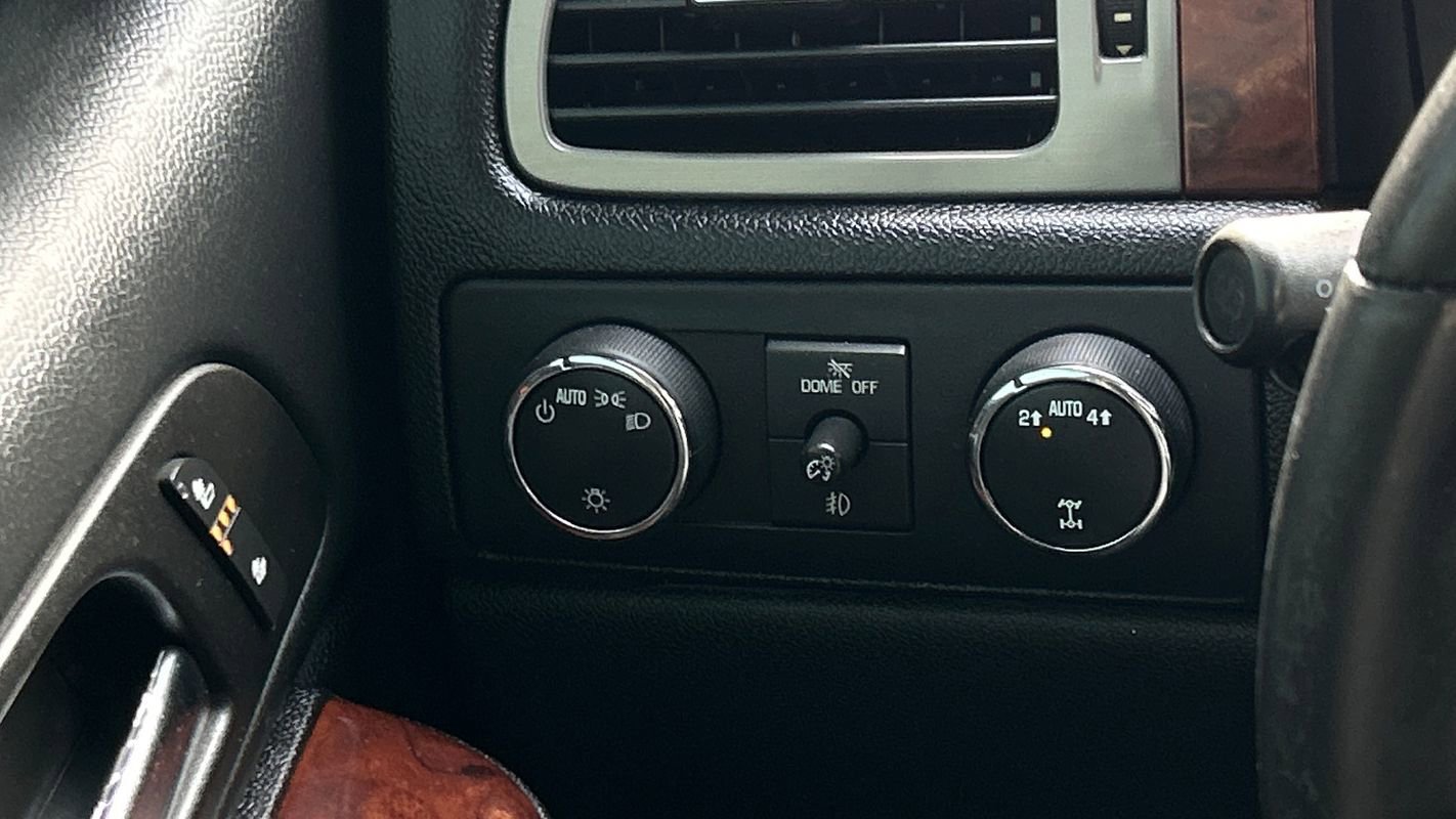 Used 2013 Chevrolet Suburban LT image 23