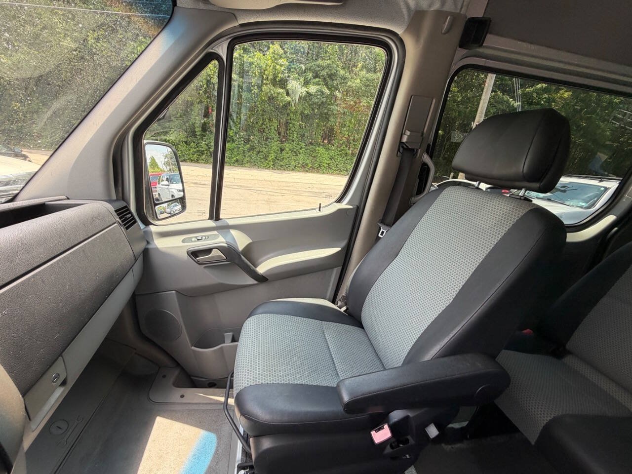 Used 2008 Dodge Sprinter 2500 RWD image 25