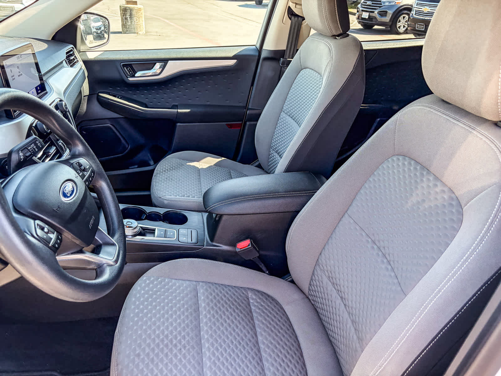 Used 2020 Ford Escape SE image 16