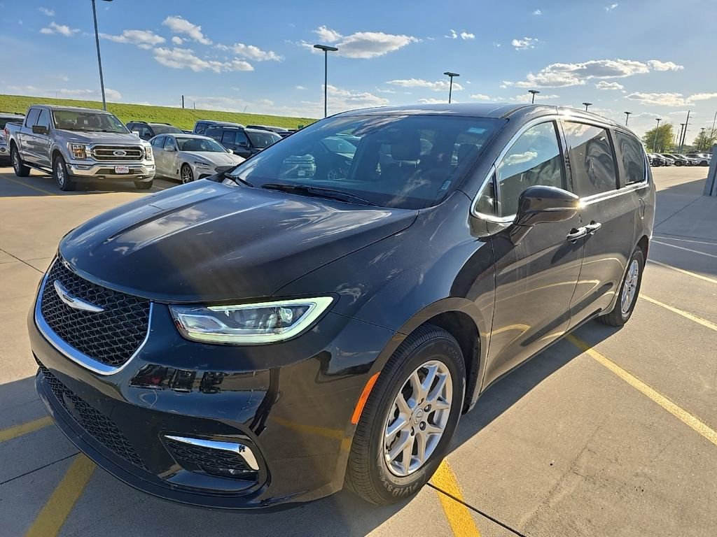 Certified 2025 Chrysler Pacifica Select