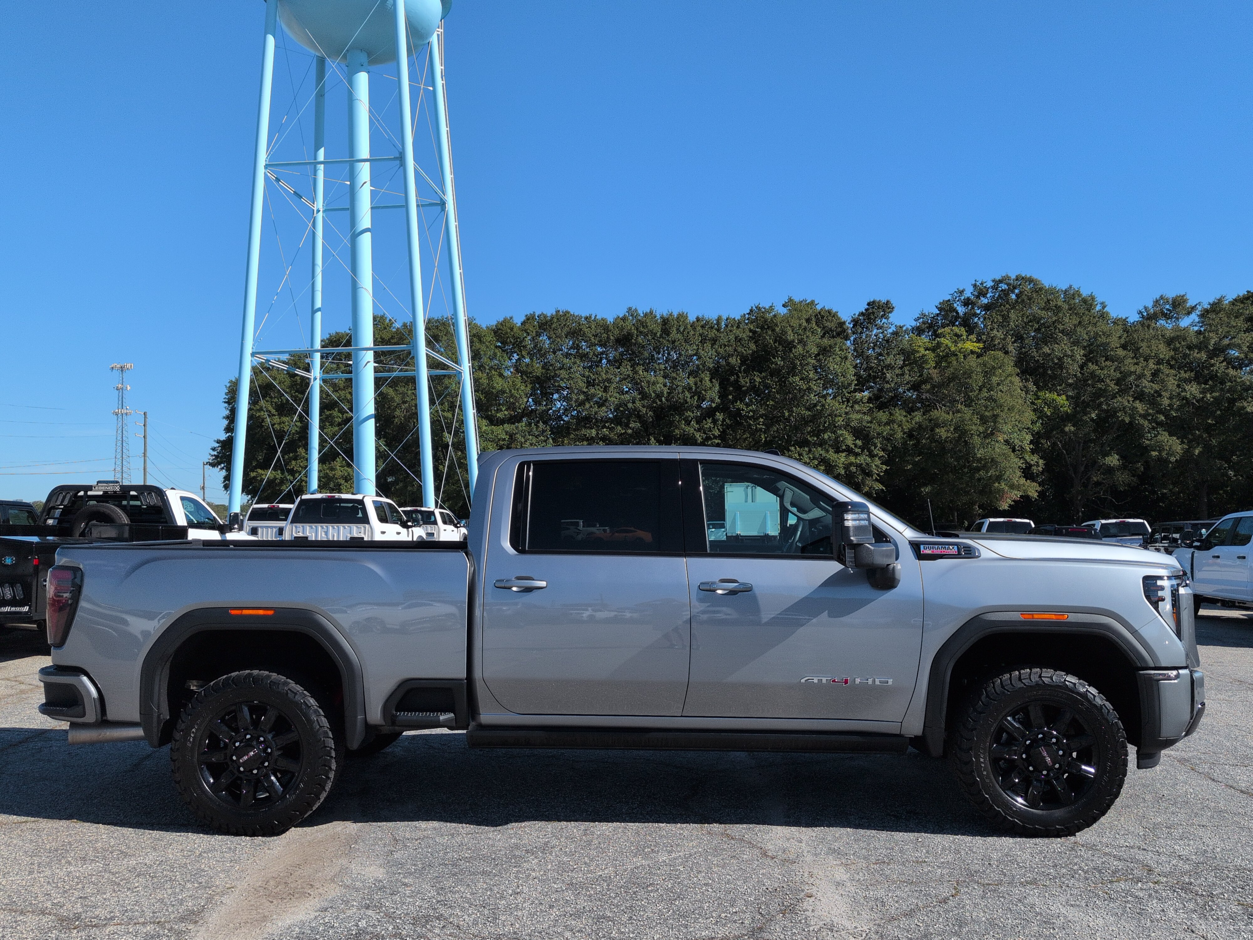 Used 2025 GMC Sierra 2500 AT4 w/ AT4 Premium Plus Package AWD/4WD image 2