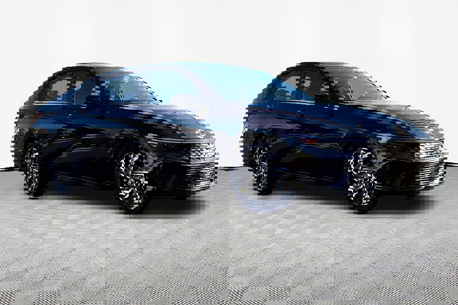 Used 2025 Hyundai Elantra SEL image 3