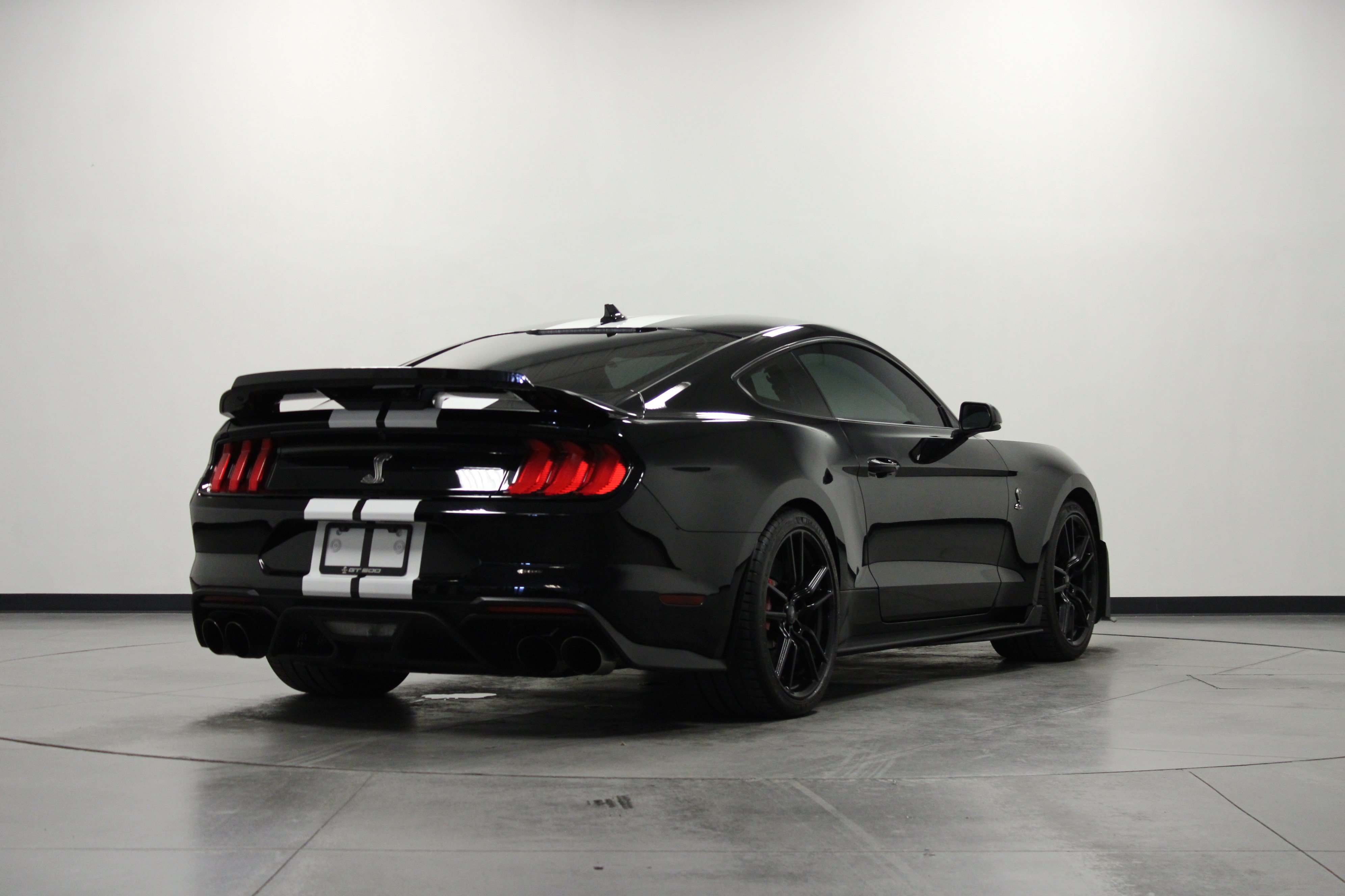 Used 2020 Ford Mustang Shelby GT500 w/ Technology Package RWD image 4