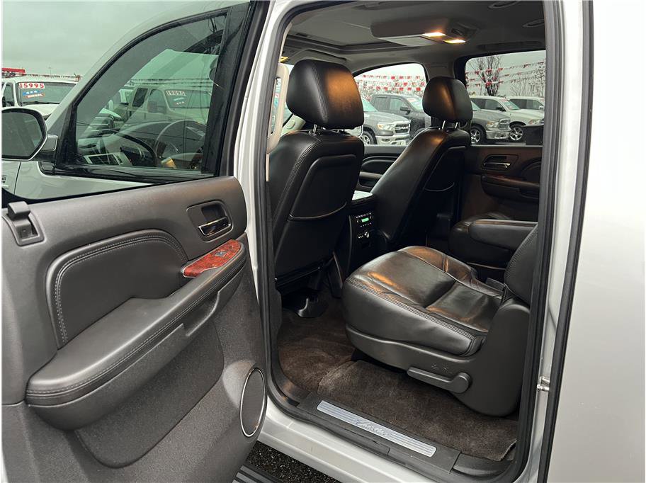 Used 2013 Cadillac Escalade ESV Premium image 8