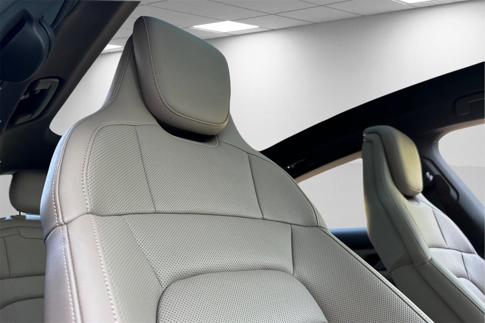 New 2025 Porsche Taycan image 17