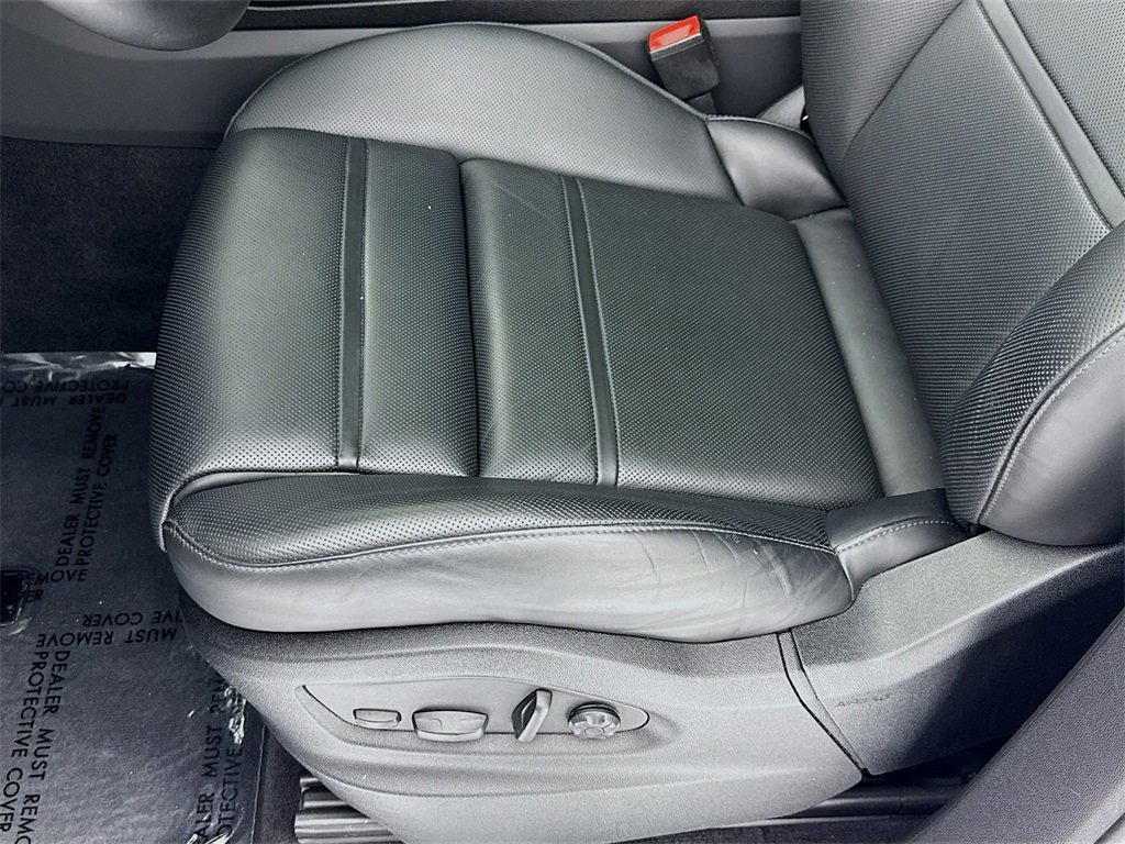 Used 2022 Porsche Cayenne Platinum Edition image 13
