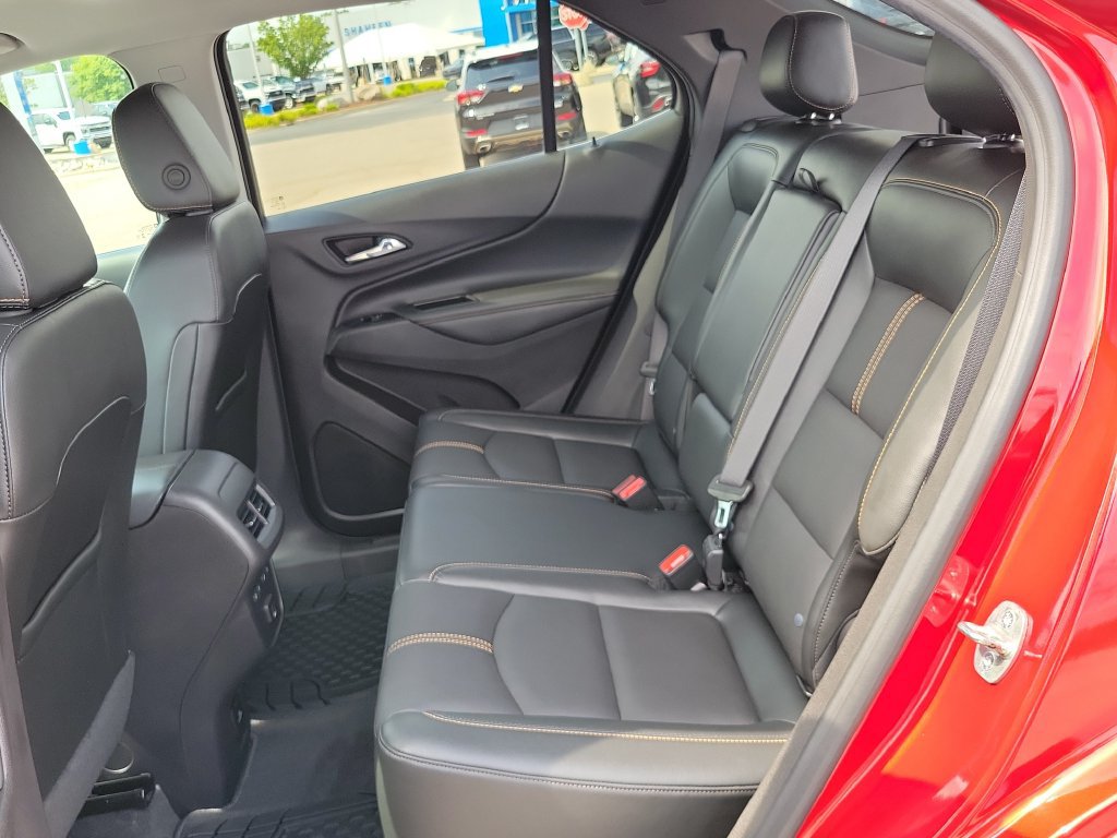 Used 2024 Chevrolet Equinox Premier AWD/4WD image 32