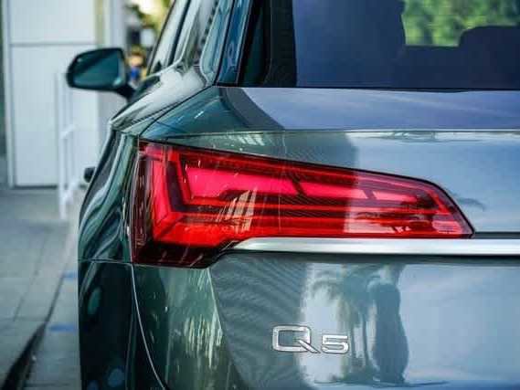 Used 2023 Audi Q5 2.0T Premium w/ Convenience Package image 9