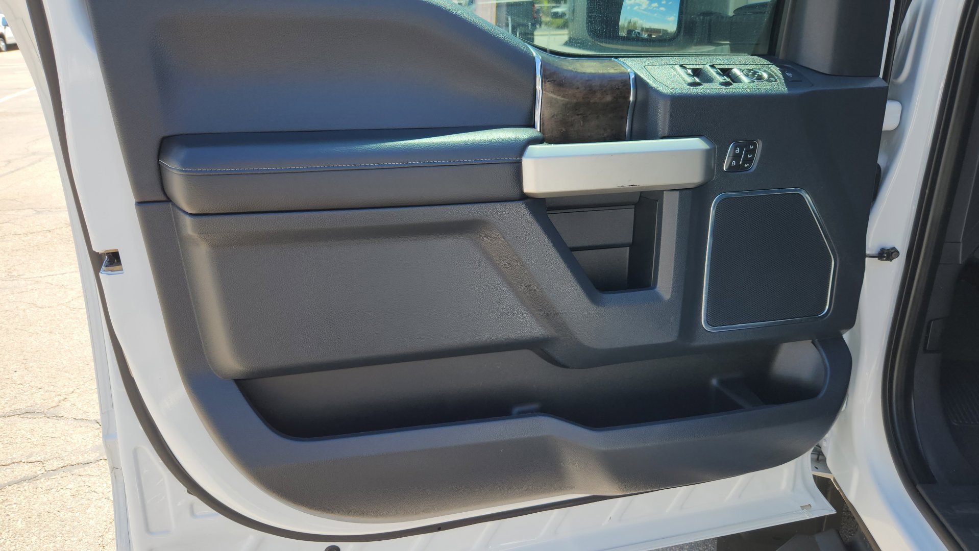 Used 2022 Ford F450 Lariat w/ Lariat Ultimate Package AWD/4WD image 22