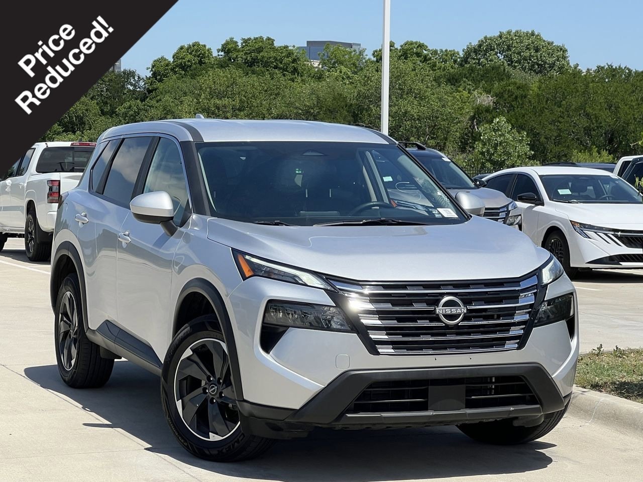 Used 2025 Nissan Rogue SV AWD/4WD image 1