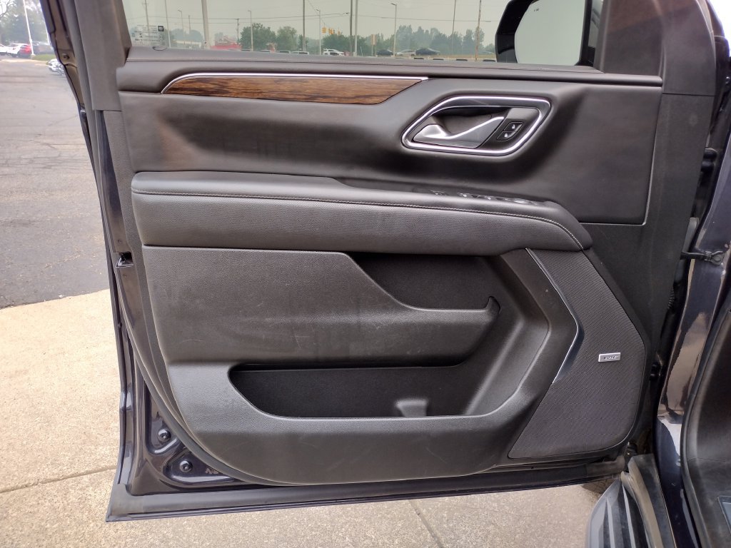 Used 2022 Chevrolet Suburban Premier AWD/4WD image 21