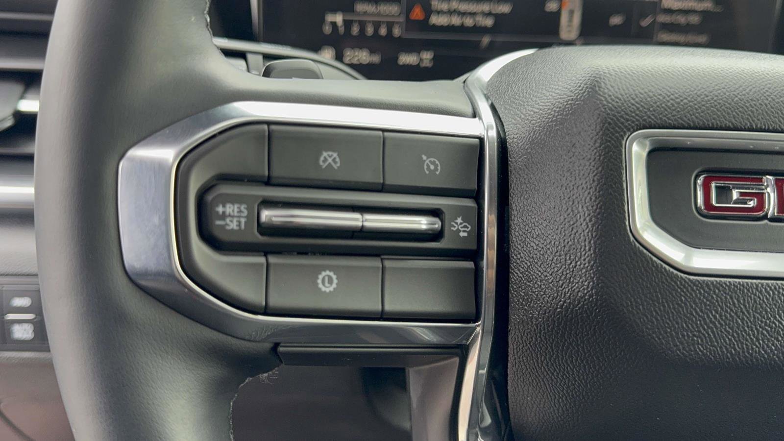 Used 2025 GMC Terrain Elevation image 18