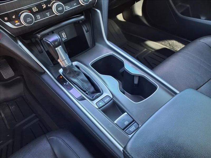Used 2018 Honda Accord Touring image 16