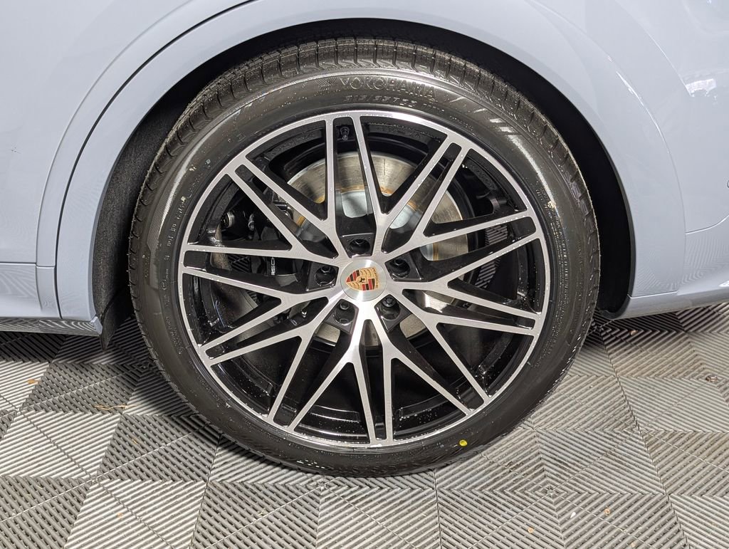 New 2026 Porsche Cayenne GTS image 12