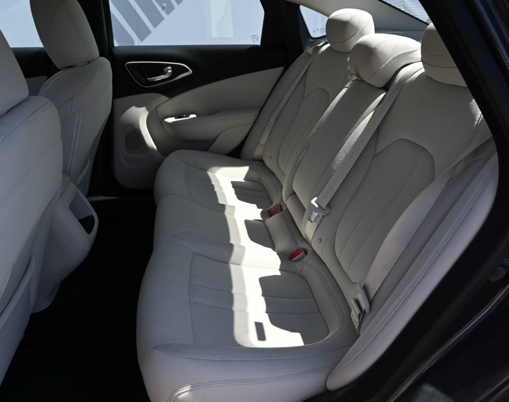 Used 2015 Chrysler 200 Limited w/ Convenience Group FWD image 17