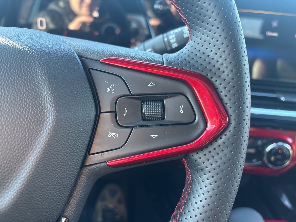 Used 2025 Chevrolet Trax RS w/ Sunroof Package image 20