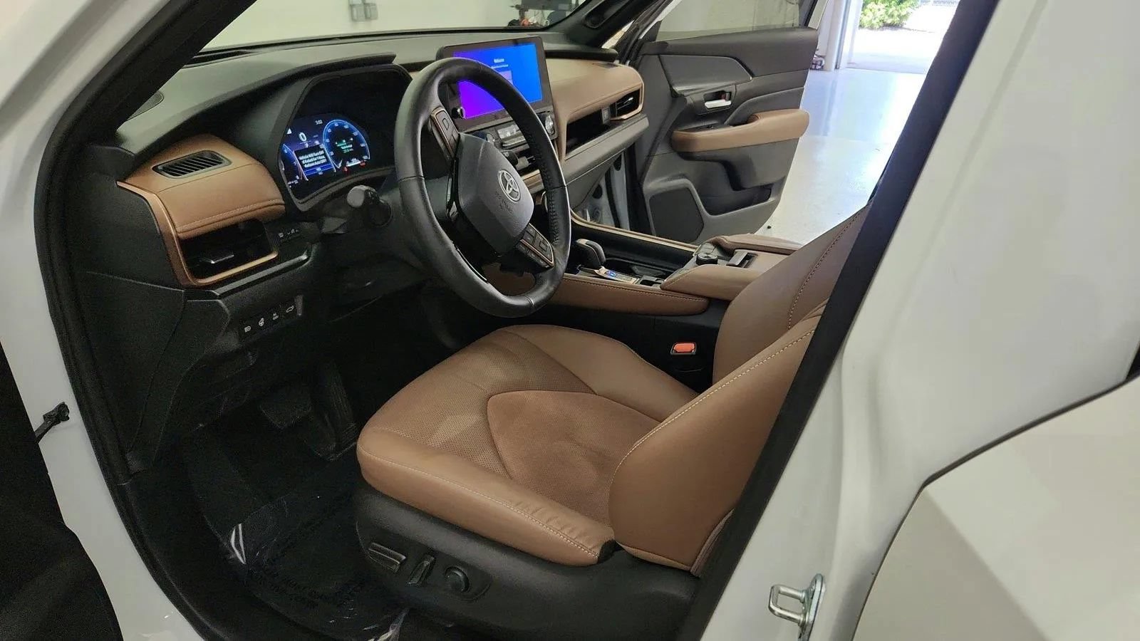Used 2024 Toyota Grand Highlander AWD Hybrid image 13