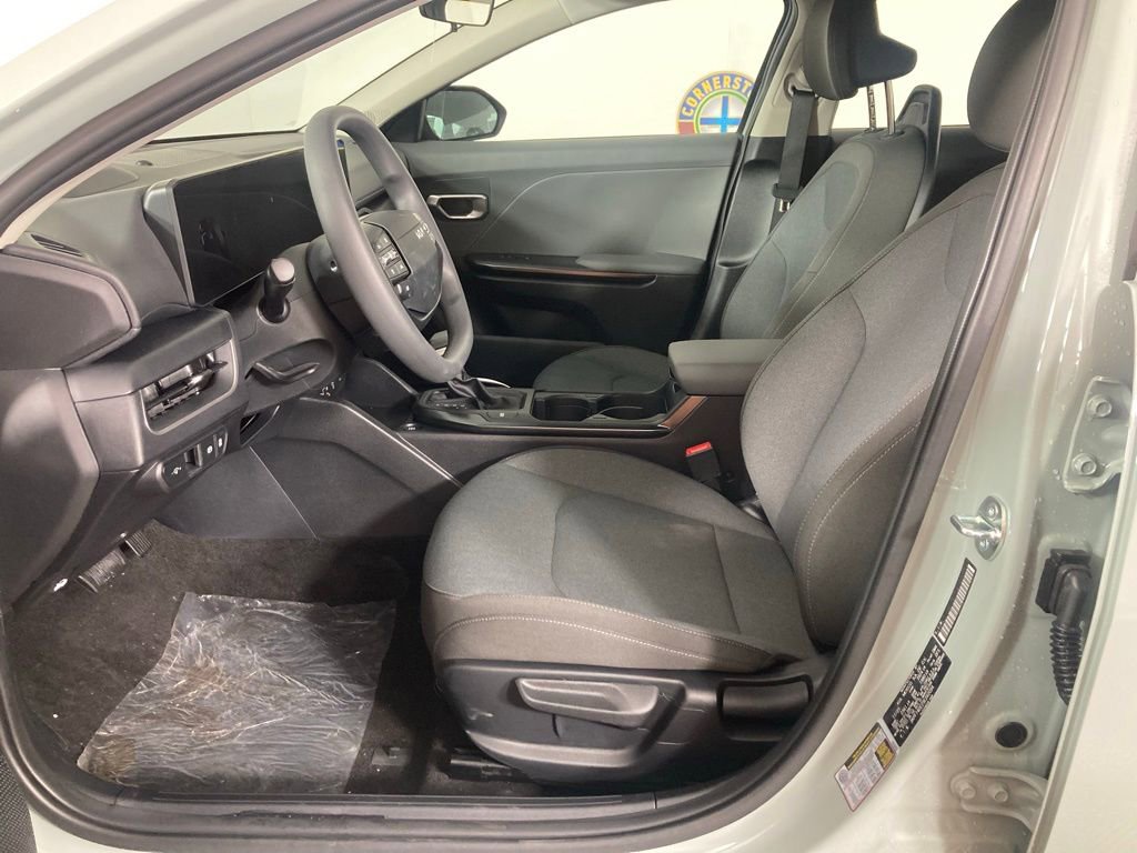 New 2025 Kia K4 LXS image 12