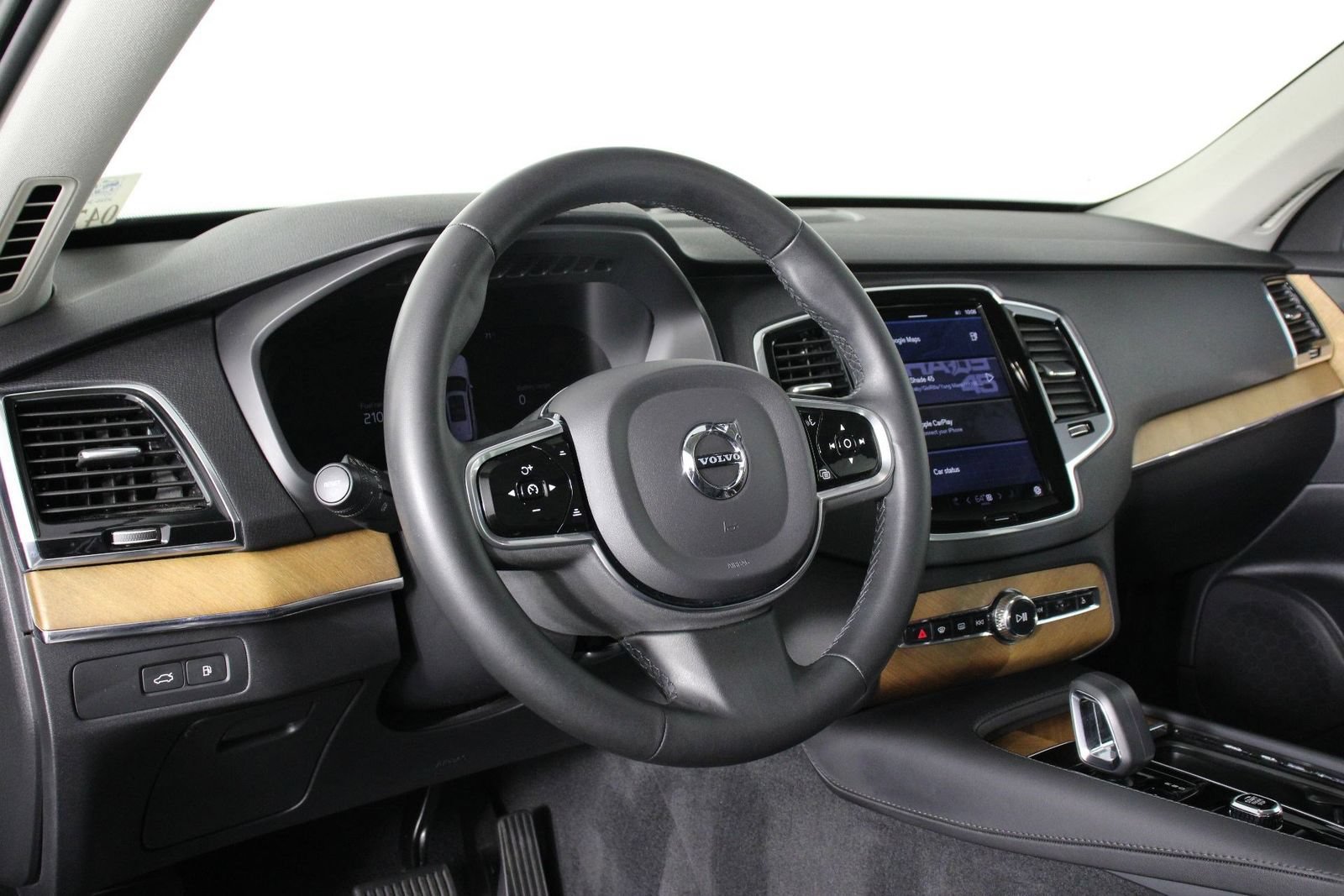 Certified 2023 Volvo XC90 T8 Plus w/ Protection Package Premier AWD/4WD image 14