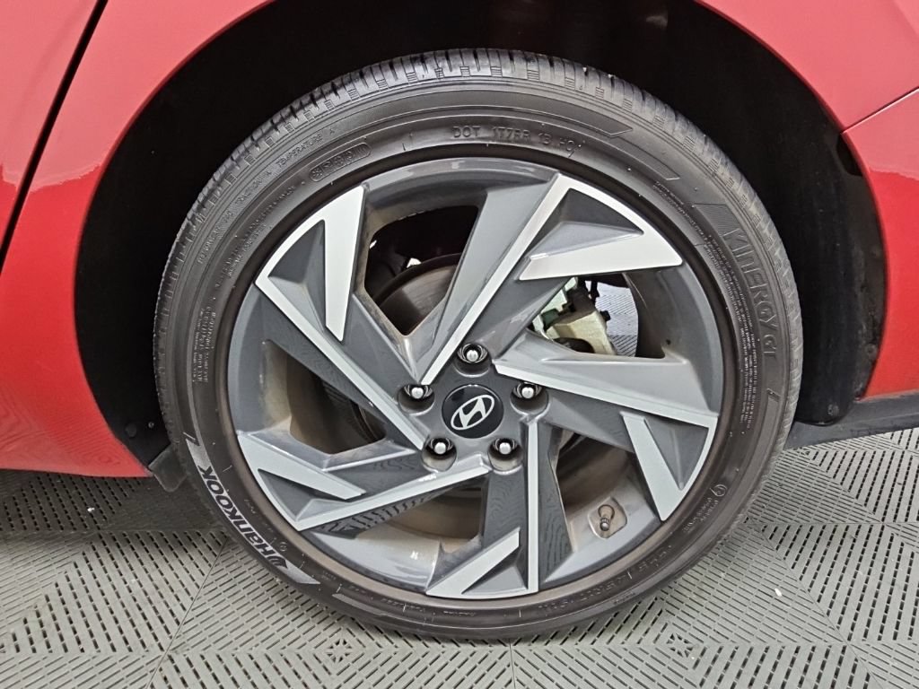Used 2025 Hyundai Elantra Limited FWD image 42