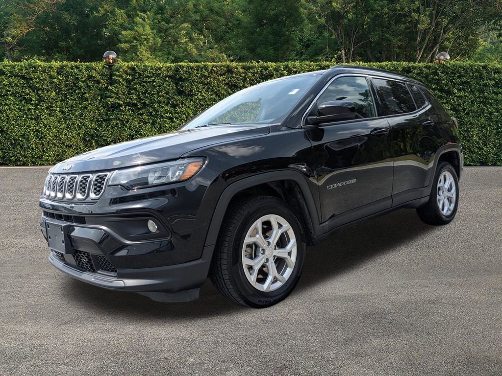 Used 2024 Jeep Compass Latitude image 8
