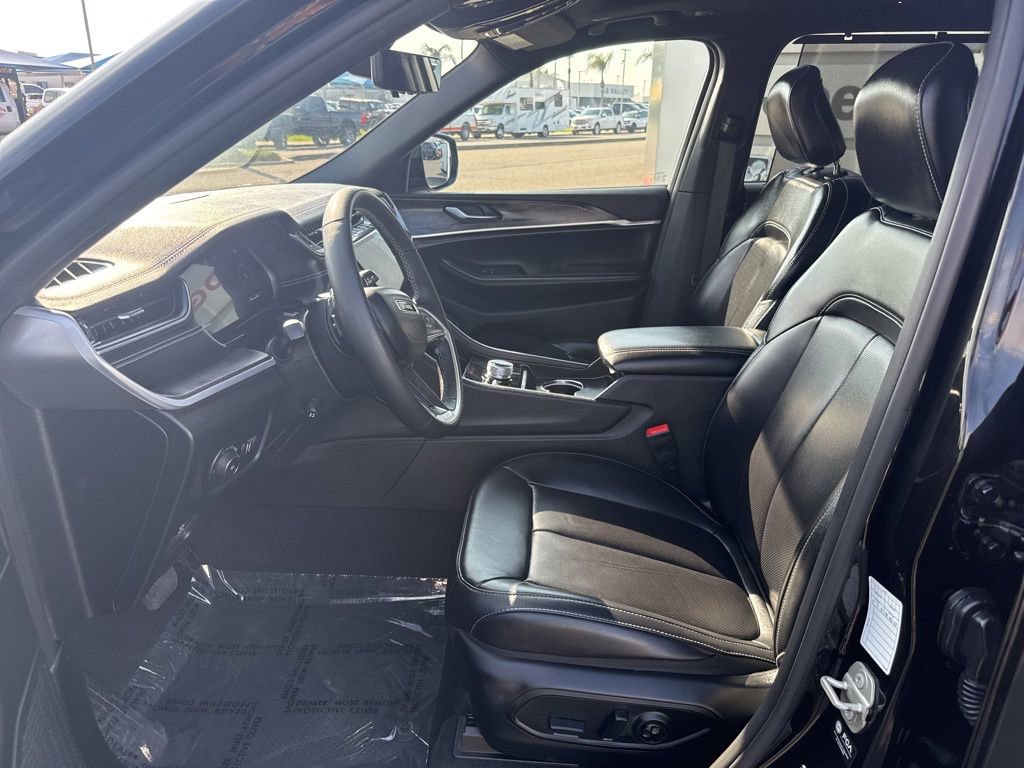 Used 2024 Jeep Grand Cherokee L Limited w/ Luxury Tech Group II image 20