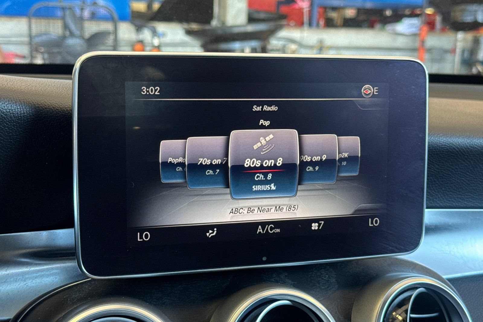 Used 2018 Mercedes-Benz GLC 350e 4MATIC image 25