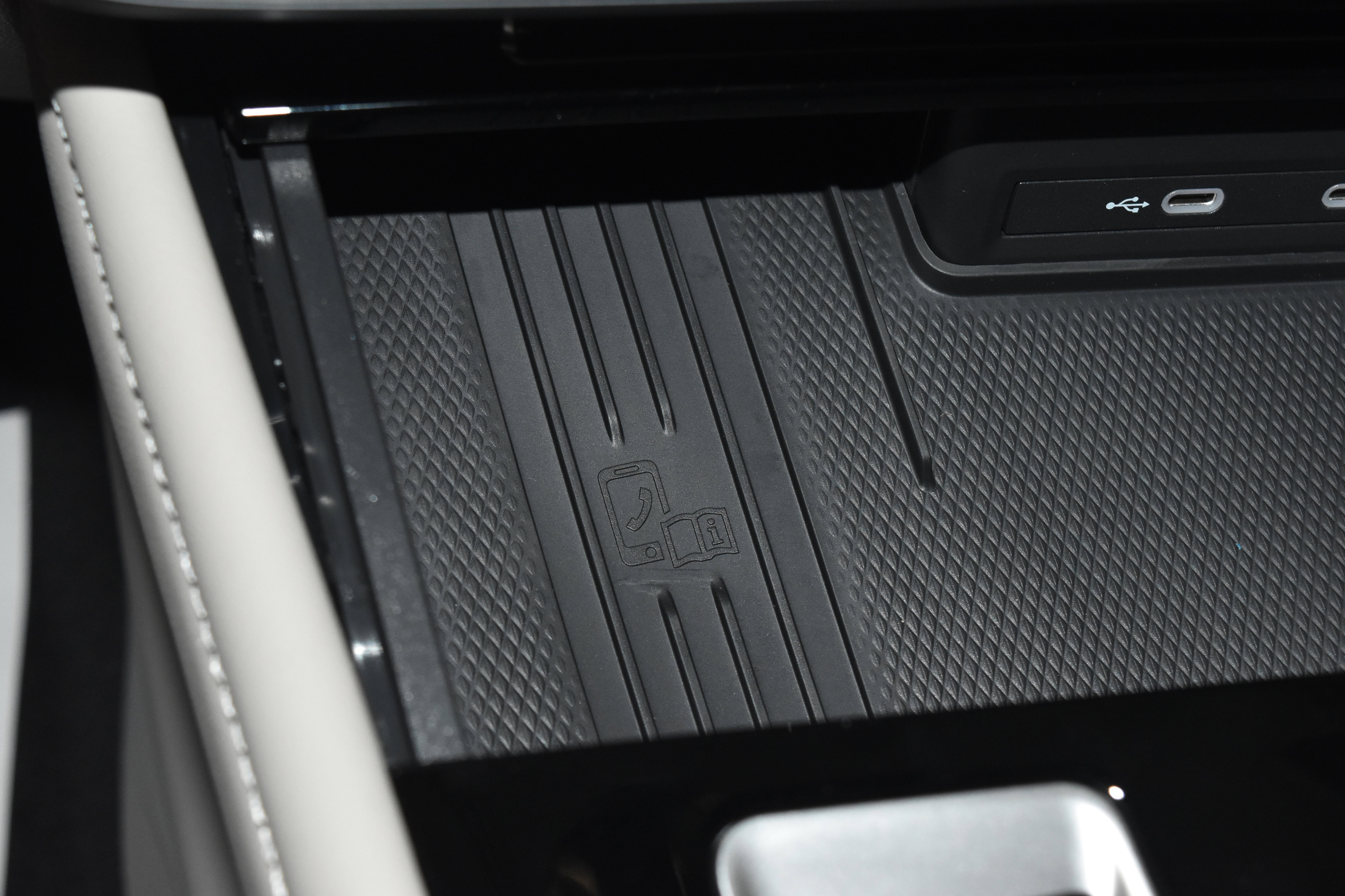New 2026 Volkswagen Atlas SE FWD image 12