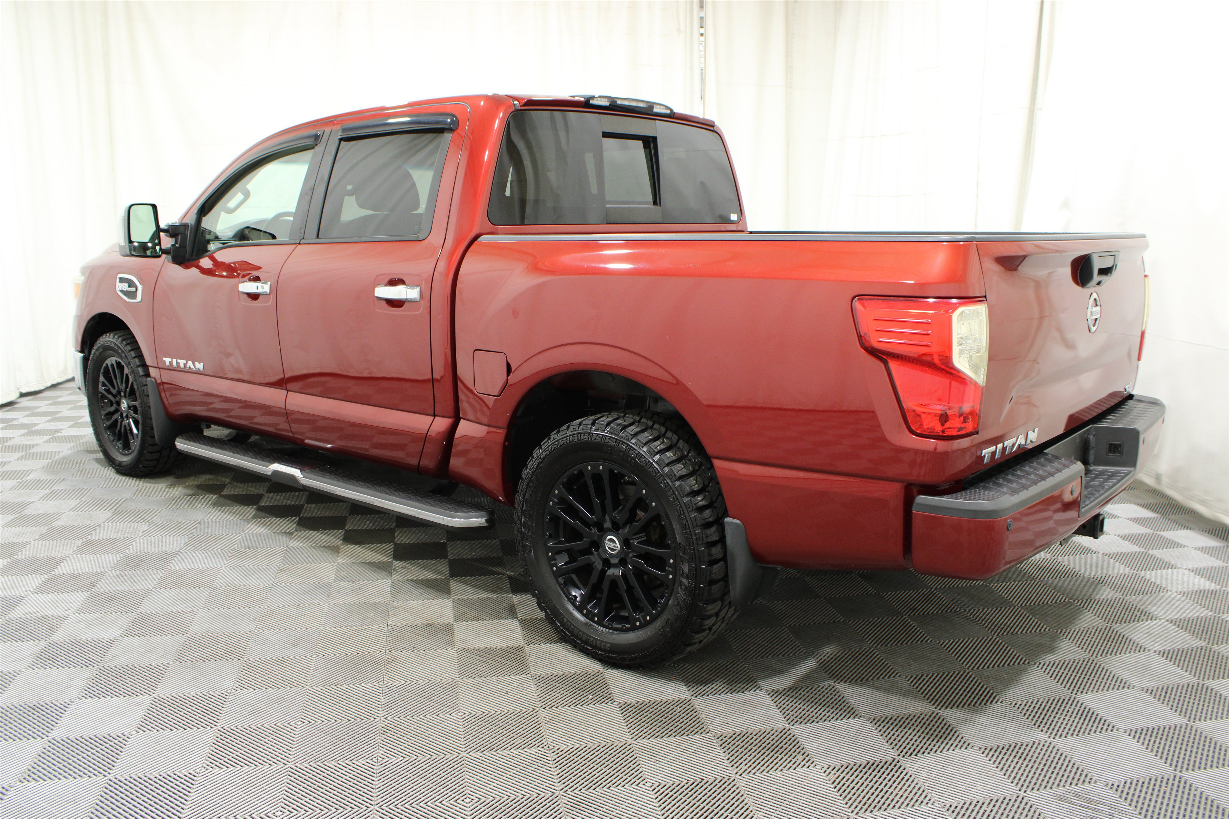 Used 2017 Nissan Titan SL w/ SL Towing Convenience Package RWD image 37