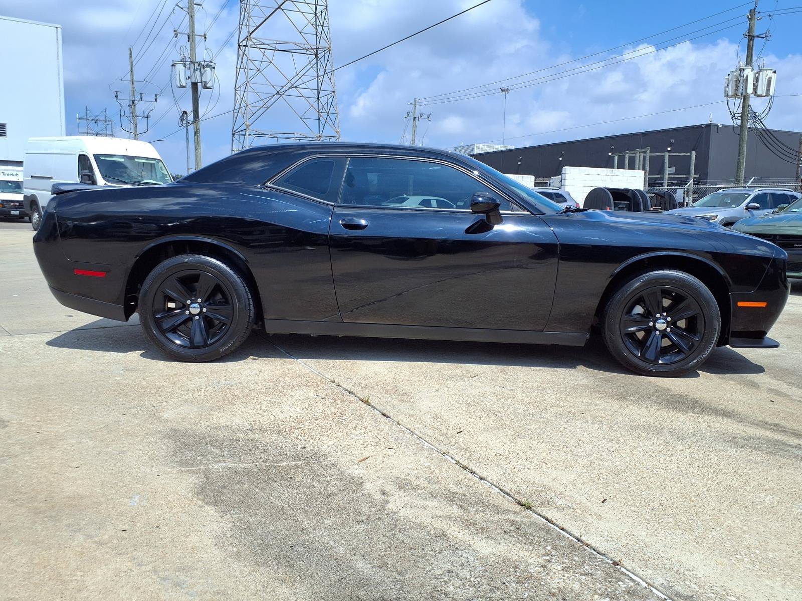 Used 2022 Dodge Challenger SXT RWD image 27