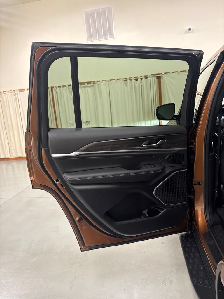 New 2026 Jeep Grand Cherokee L Limited AWD/4WD image 25