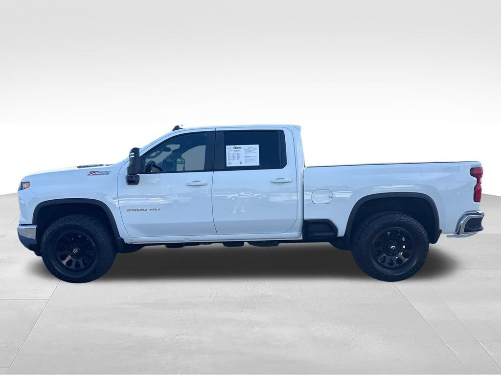 Used 2024 Chevrolet Silverado 2500 LT AWD/4WD image 2