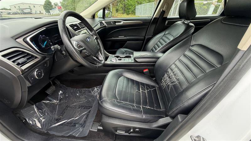 Used 2020 Ford Fusion SEL FWD image 11