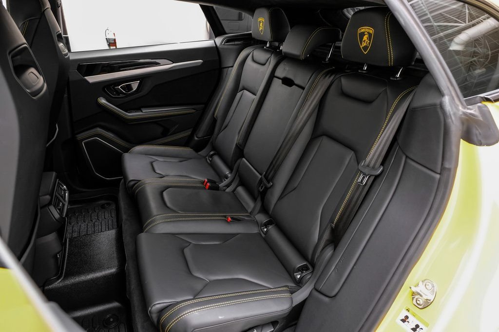 Used 2022 Lamborghini Urus AWD/4WD image 33
