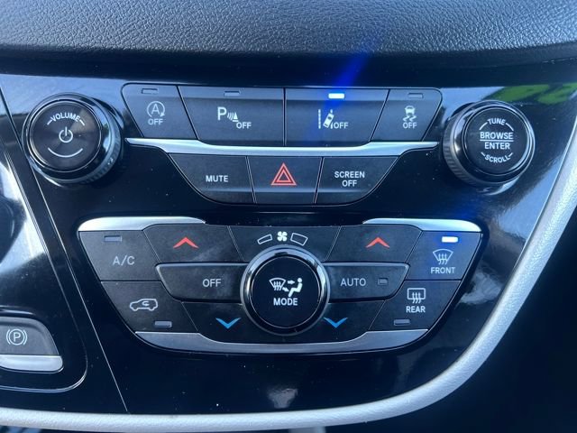 Used 2024 Chrysler Pacifica Touring-L FWD image 25